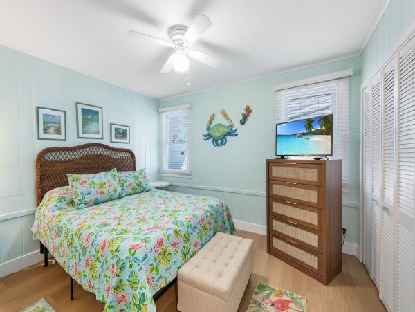 Anna Maria Island Beach House Four bedrooms with Pool