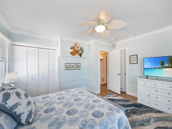 Anna Maria Island Beach House Four bedrooms with Pool