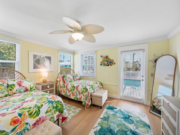 Anna Maria Island Beach House Four bedrooms with Pool