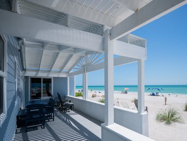 Anna Maria Island Beach House Four bedrooms with Pool