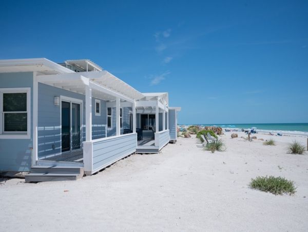 Anna Maria Island Beach House Four bedrooms with Pool