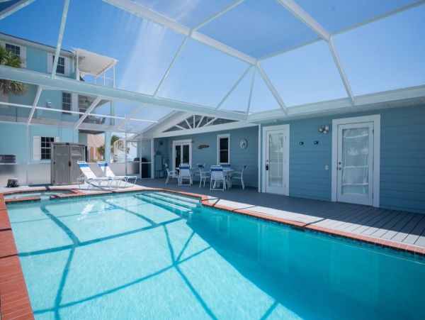 Anna Maria Island Beach House Four bedrooms with Pool