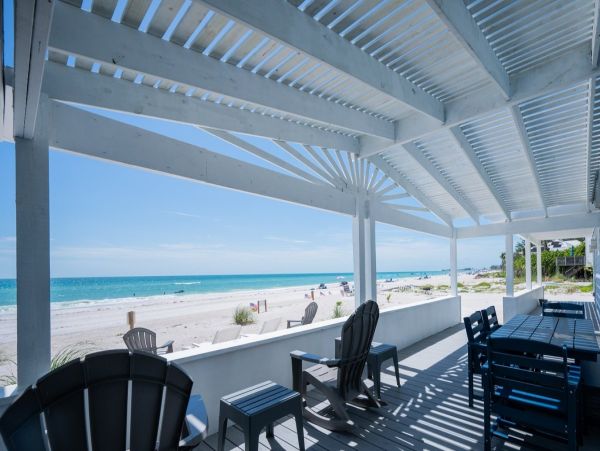 Anna Maria Island Beach House Four bedrooms with Pool