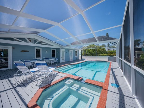 Anna Maria Island Beach House Four bedrooms with Pool