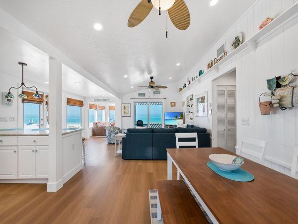 Anna Maria Island Beach House Four bedrooms with Pool
