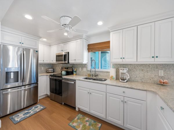 Anna Maria Island Beach House Four bedrooms with Pool