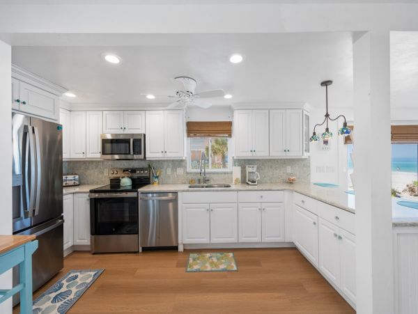 Anna Maria Island Beach House Four bedrooms with Pool