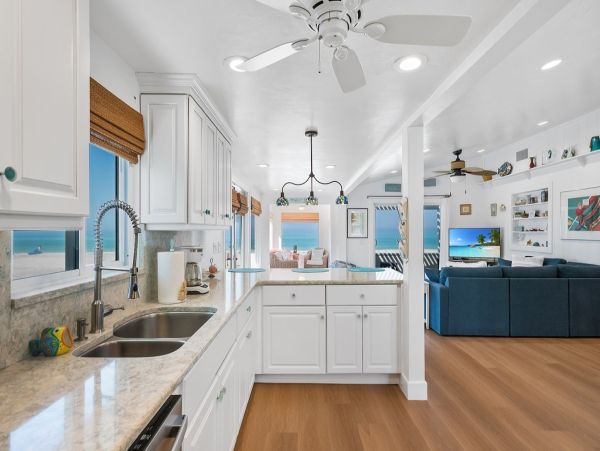 Anna Maria Island Beach House Four bedrooms with Pool