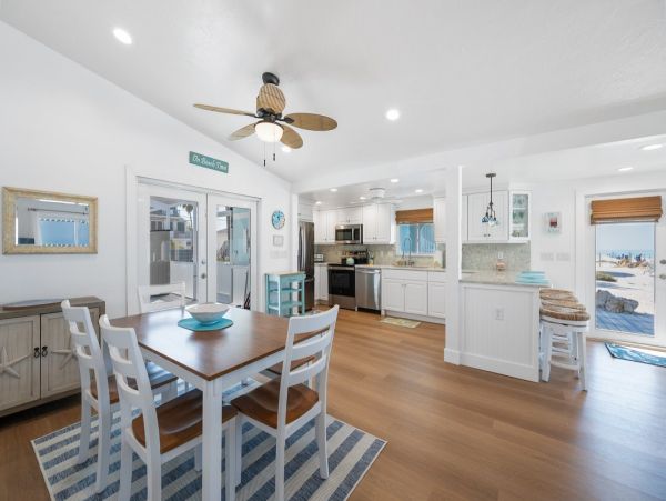 Anna Maria Island Beach House Four bedrooms with Pool