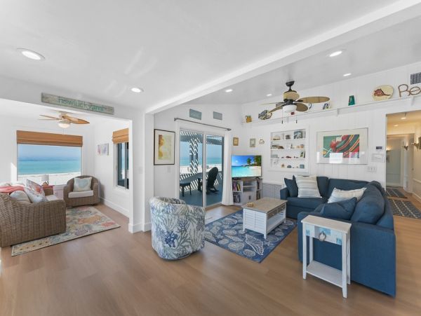 Anna Maria Island Beach House Four bedrooms with Pool