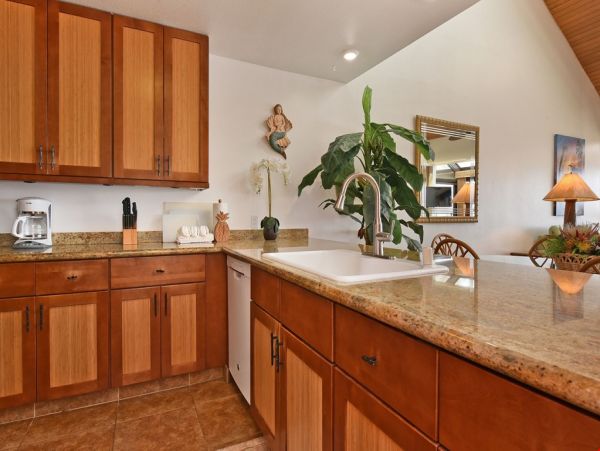Beautiful Lahaina Oceanfront Penthouse with Amazing Views