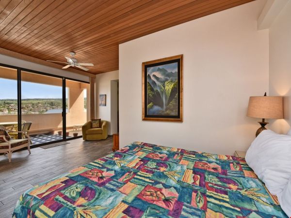 Beautiful Lahaina Oceanfront Penthouse with Amazing Views