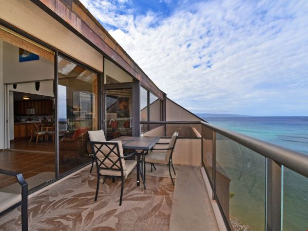 Beautiful Lahaina Oceanfront Penthouse with Amazing Views