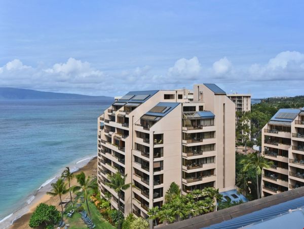 Beautiful Lahaina Oceanfront Penthouse with Amazing Views
