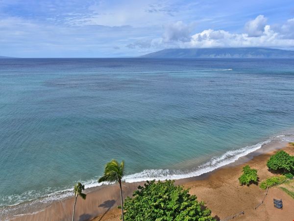 Beautiful Lahaina Oceanfront Penthouse with Amazing Views