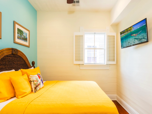 Luxury Key West Vacation Pool Home Sleeps13 Guests