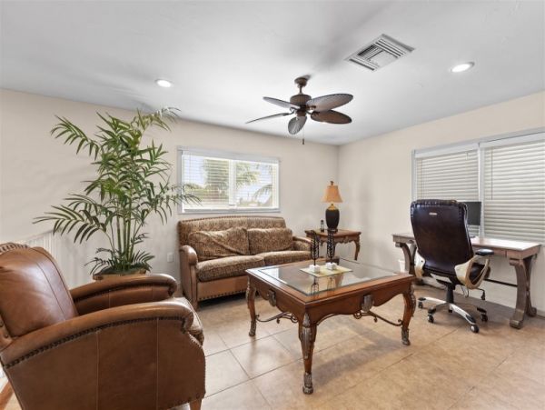 Marathon Vacation Rental Home Five Bedrooms.