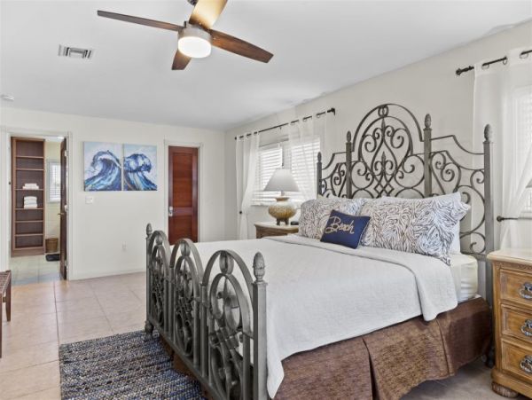 Marathon Vacation Rental Home Five Bedrooms.