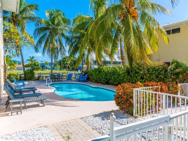 Marathon Vacation Rental Home Five Bedrooms.