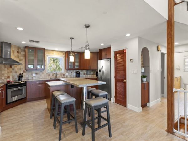 Marathon Vacation Rental Home Five Bedrooms.