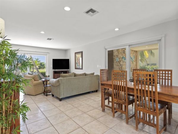 Marathon Vacation Rental Home Five Bedrooms.