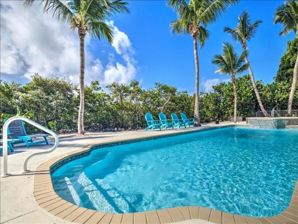 Five Bedroom Marathon Vacation Rental Pool & Spa
