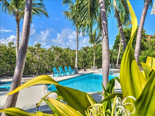 Five Bedroom Marathon Vacation Rental Pool & Spa