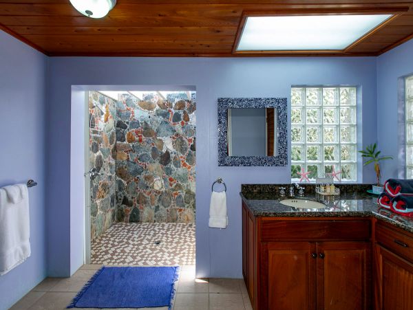 5 Bedroom Short Walk to Beach St. John Vacation Home
