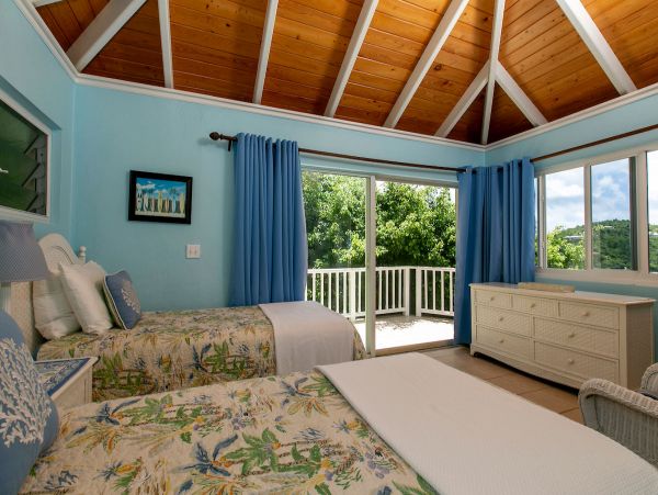 5 Bedroom Short Walk to Beach St. John Vacation Home