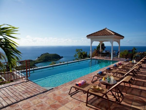 Stunning Views with 6 Bedrooms and Large Private Pool