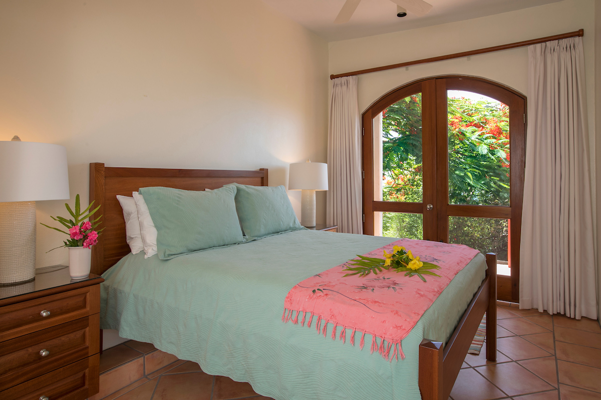 Stunning Views with 6 Bedrooms and Large Private Pool