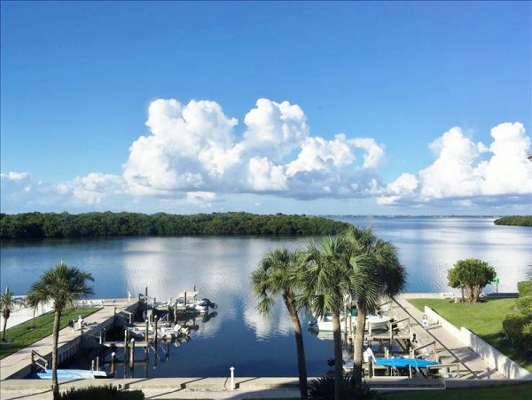 Longboat Key Vacation Condo With Bay Views Sleeps 2 Guests