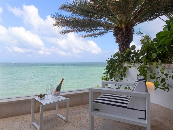 Luxury Beachfront Villa in Cancun with Infinity Pool