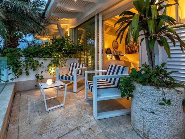 Luxury Beachfront Villa in Cancun with Infinity Pool