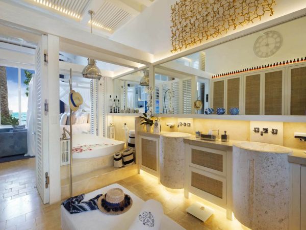 Luxury Beachfront Villa in Cancun with Infinity Pool