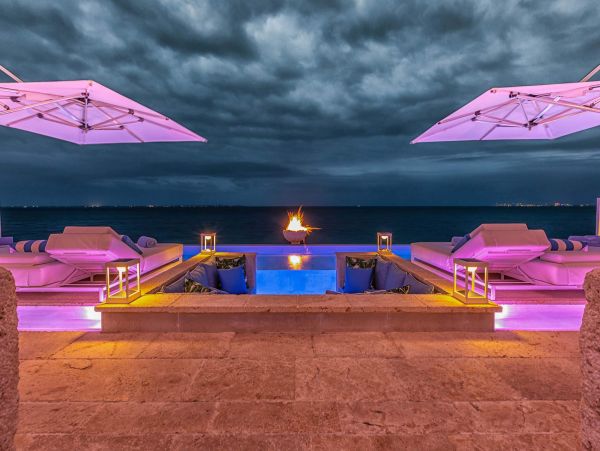 Luxury Beachfront Villa in Cancun with Infinity Pool