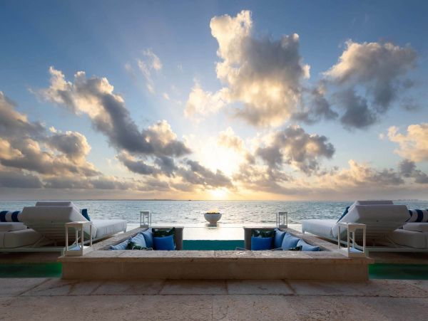Luxury Beachfront Villa in Cancun with Infinity Pool
