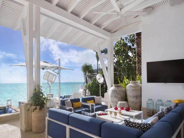 Luxury Beachfront Villa in Cancun with Infinity Pool
