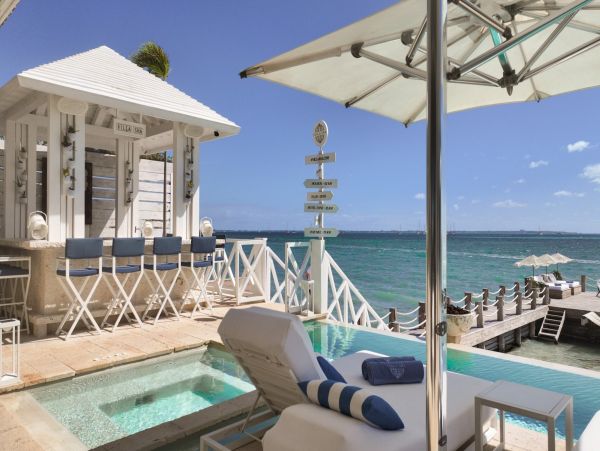 Luxury Beachfront Villa in Cancun with Infinity Pool