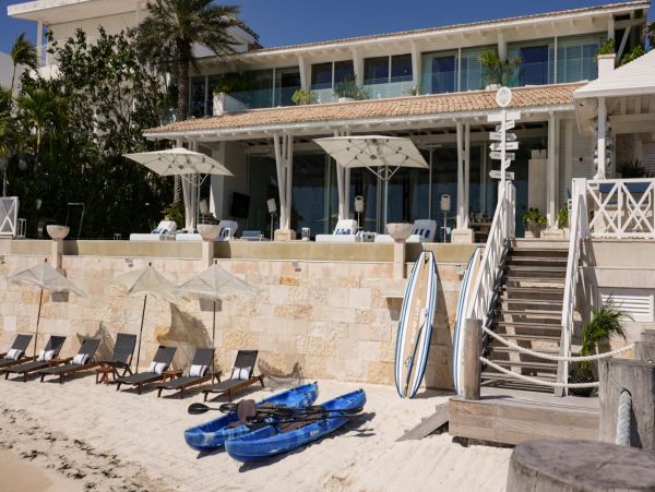 Luxury Beachfront Villa in Cancun with Infinity Pool