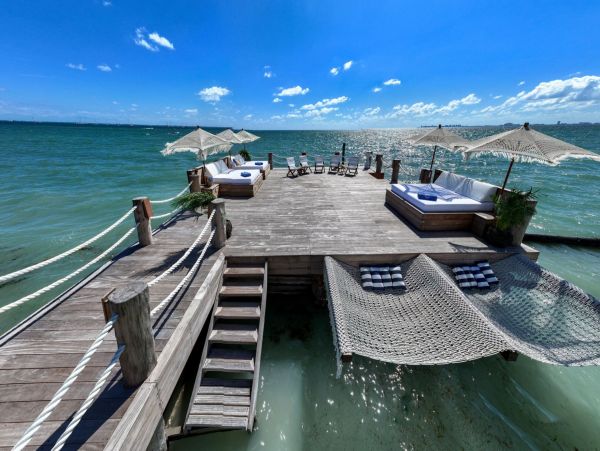Luxury Beachfront Villa in Cancun with Infinity Pool