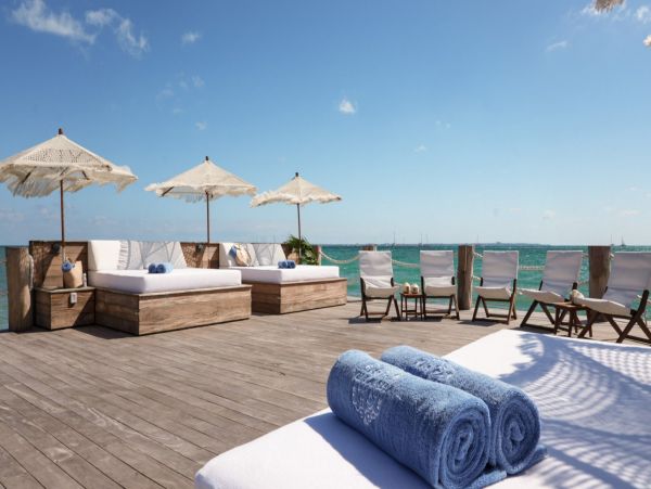 Luxury Beachfront Villa in Cancun with Infinity Pool