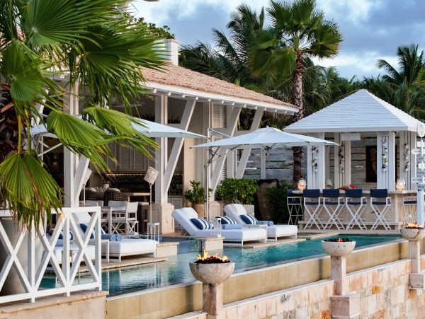 Luxury Beachfront Villa in Cancun with Infinity Pool