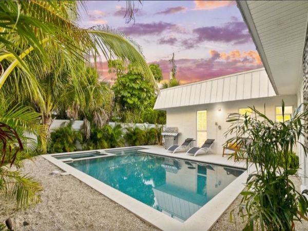 Four Bedroom Holmes Beach Vacation Home Sleeps 8 Guests