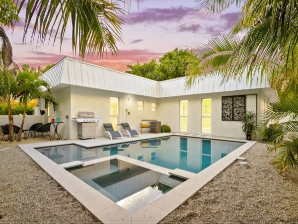 Four Bedroom Holmes Beach Vacation Home Sleeps 8 Guests