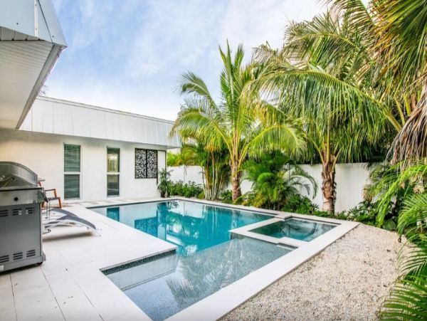 Four Bedroom Holmes Beach Vacation Home Sleeps 8 Guests