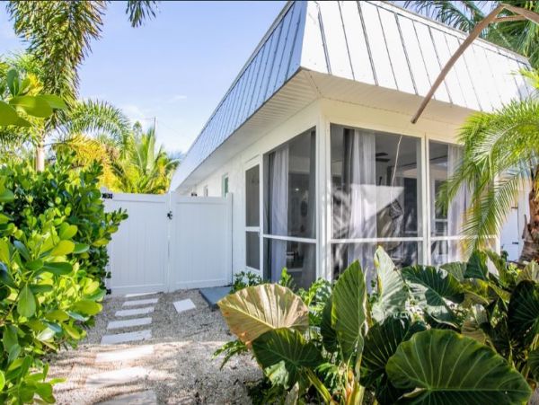 Four Bedroom Holmes Beach Vacation Home Sleeps 8 Guests
