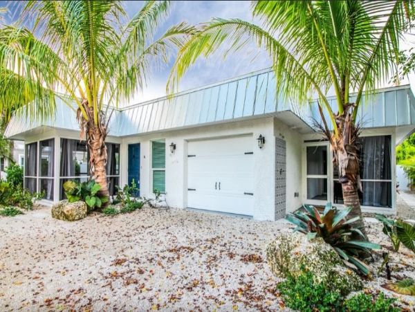 Four Bedroom Holmes Beach Vacation Home Sleeps 8 Guests