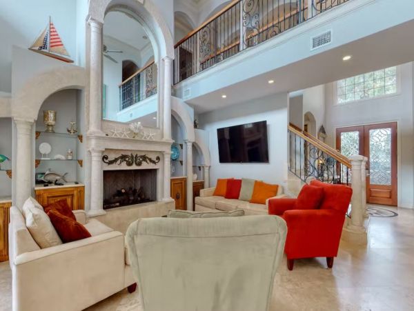 Destin Elegance at its Finest Sleeps 18 Guests