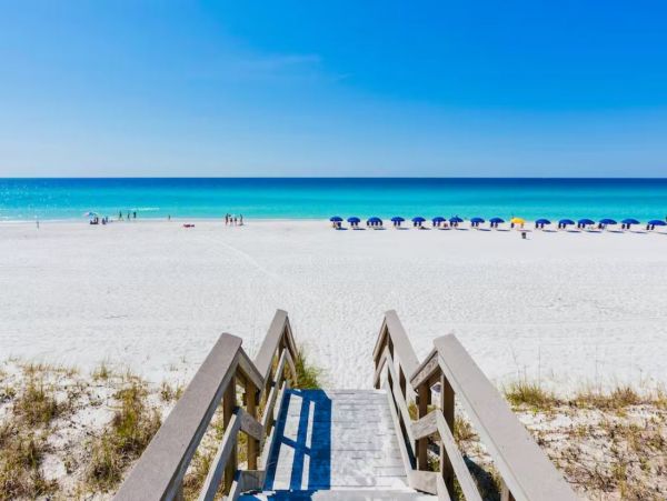 Destin Elegance at its Finest Sleeps 18 Guests